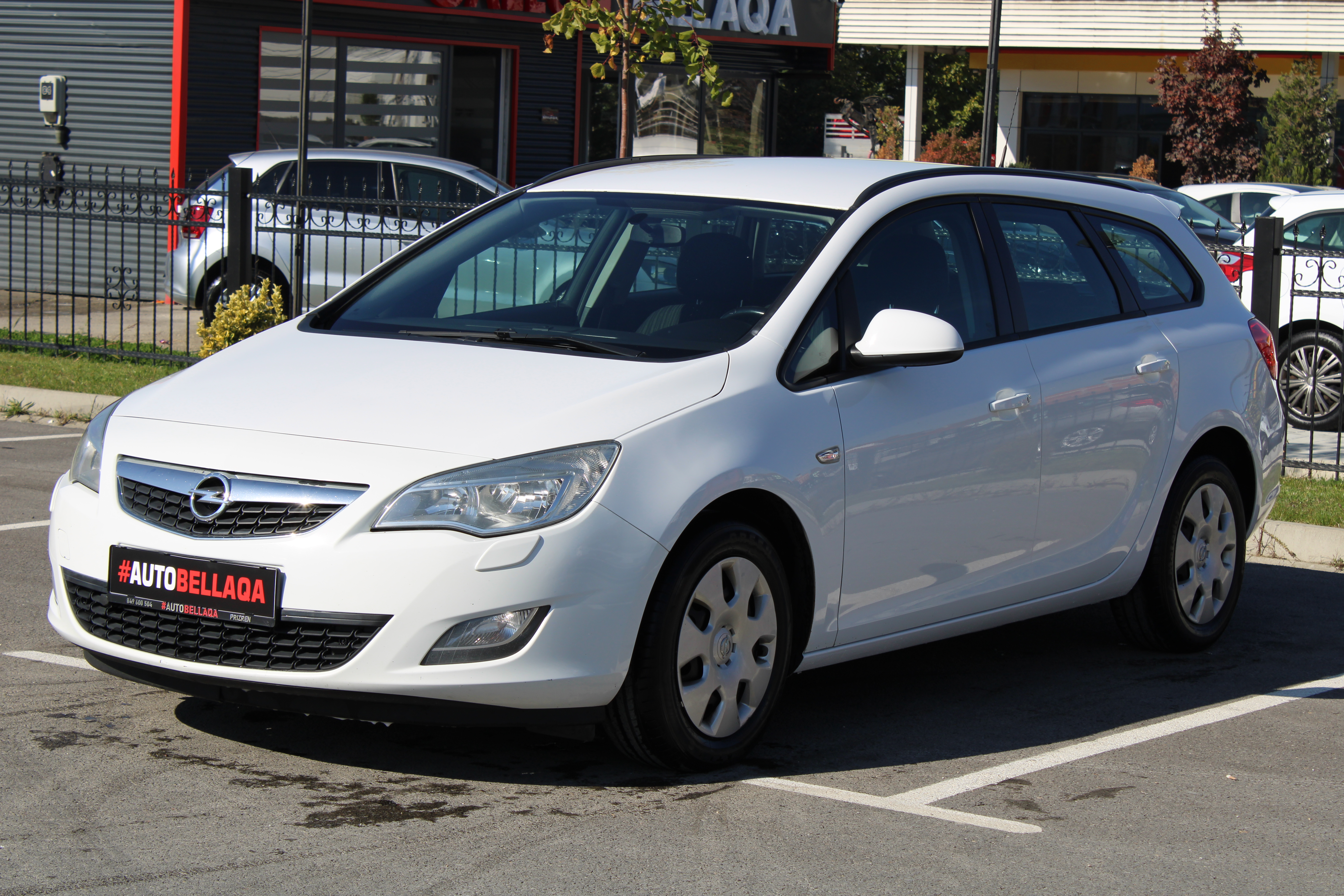Opel Astra   - 2012