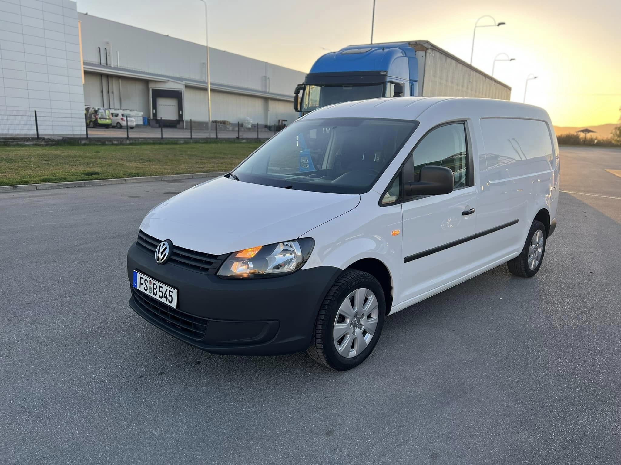 Volkswagen Caddy   - 2014