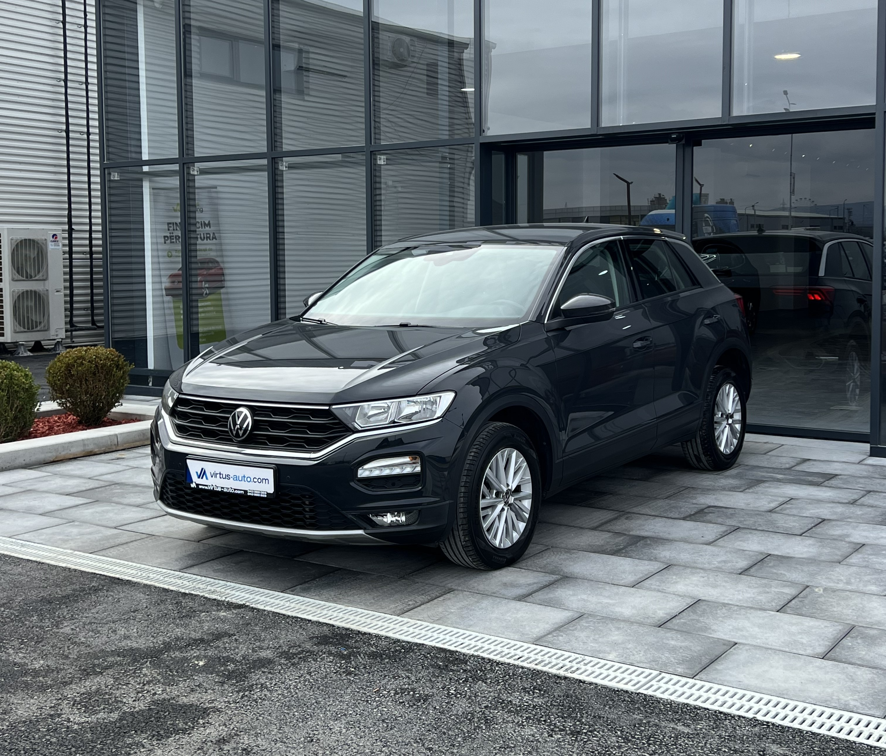 Volkswagen T-Roc   - 2021