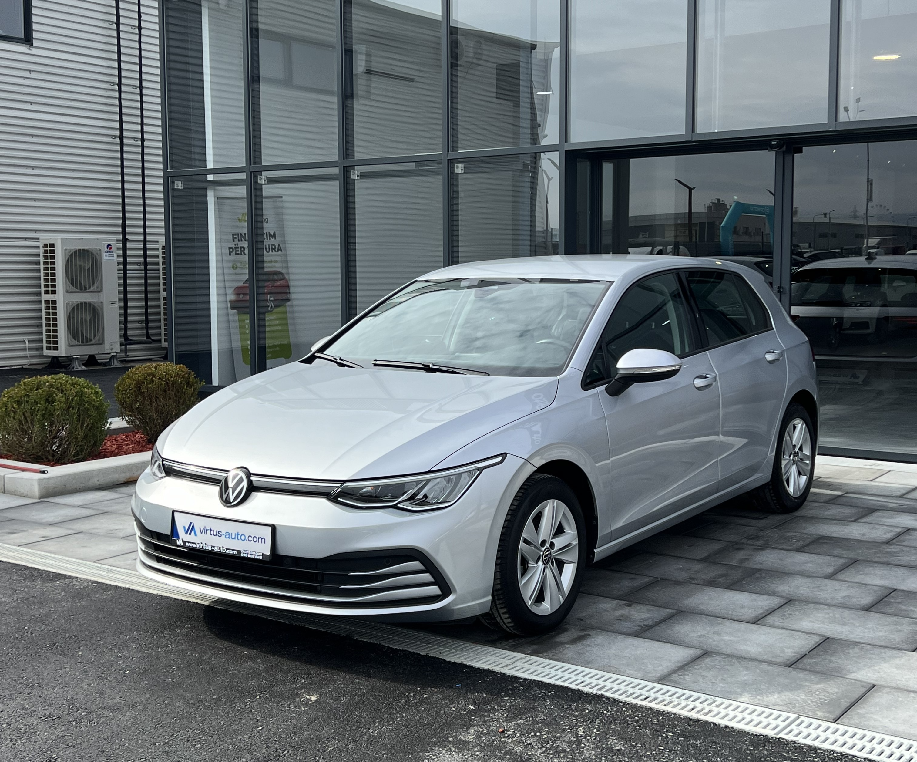 Volkswagen Golf 8   - 2021