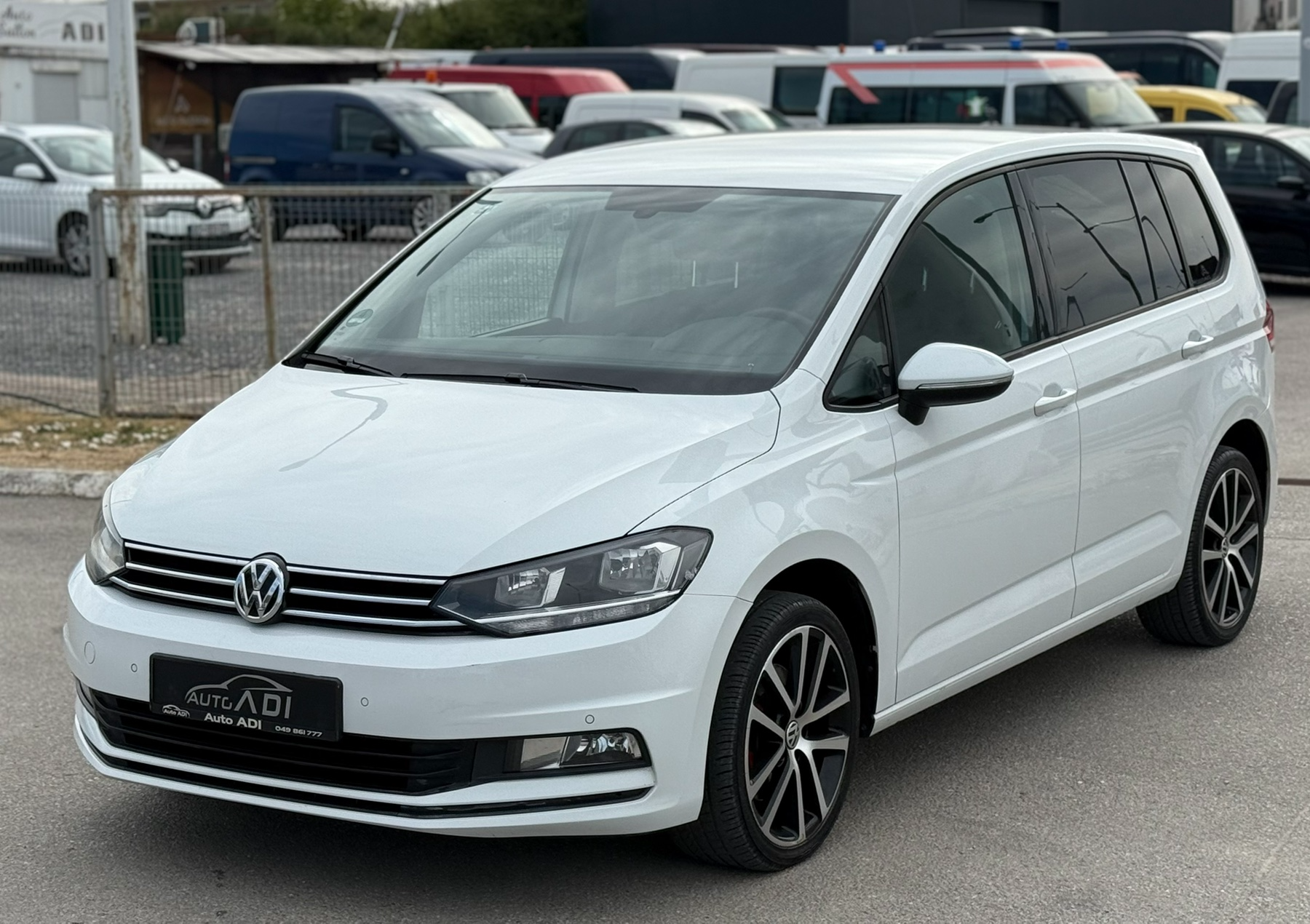 Volkswagen Touran   - 2017