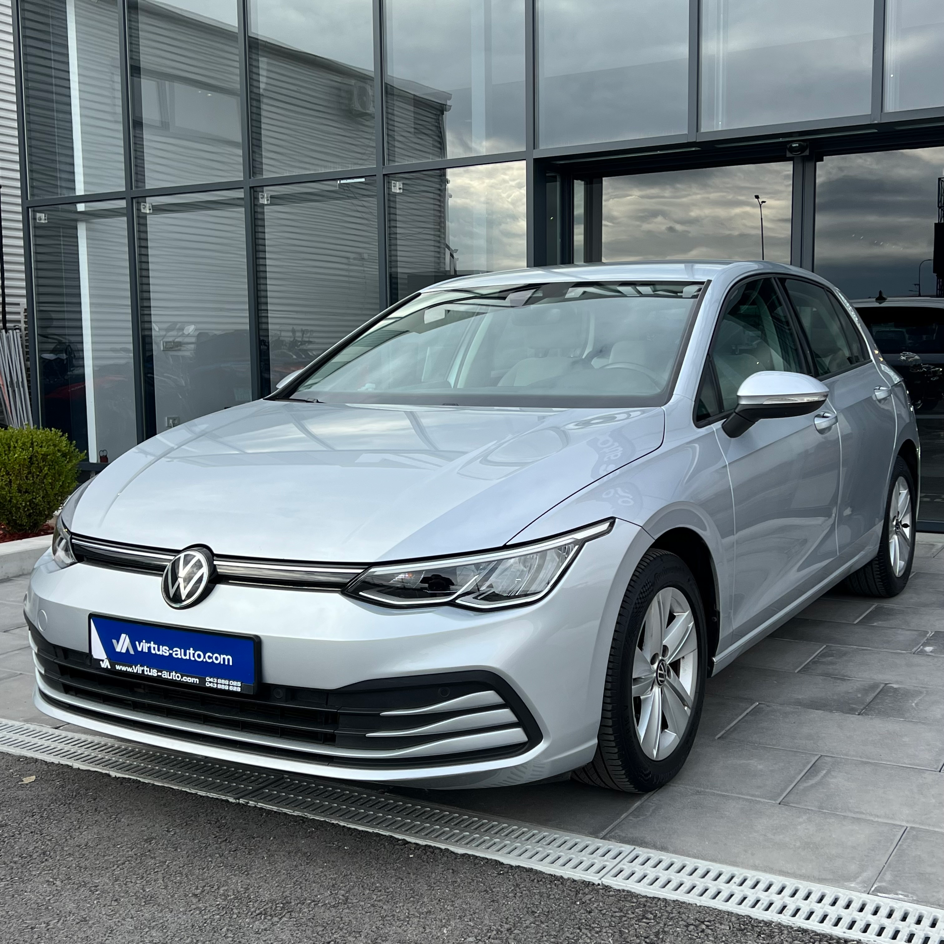 Volkswagen Golf 8   - 2020