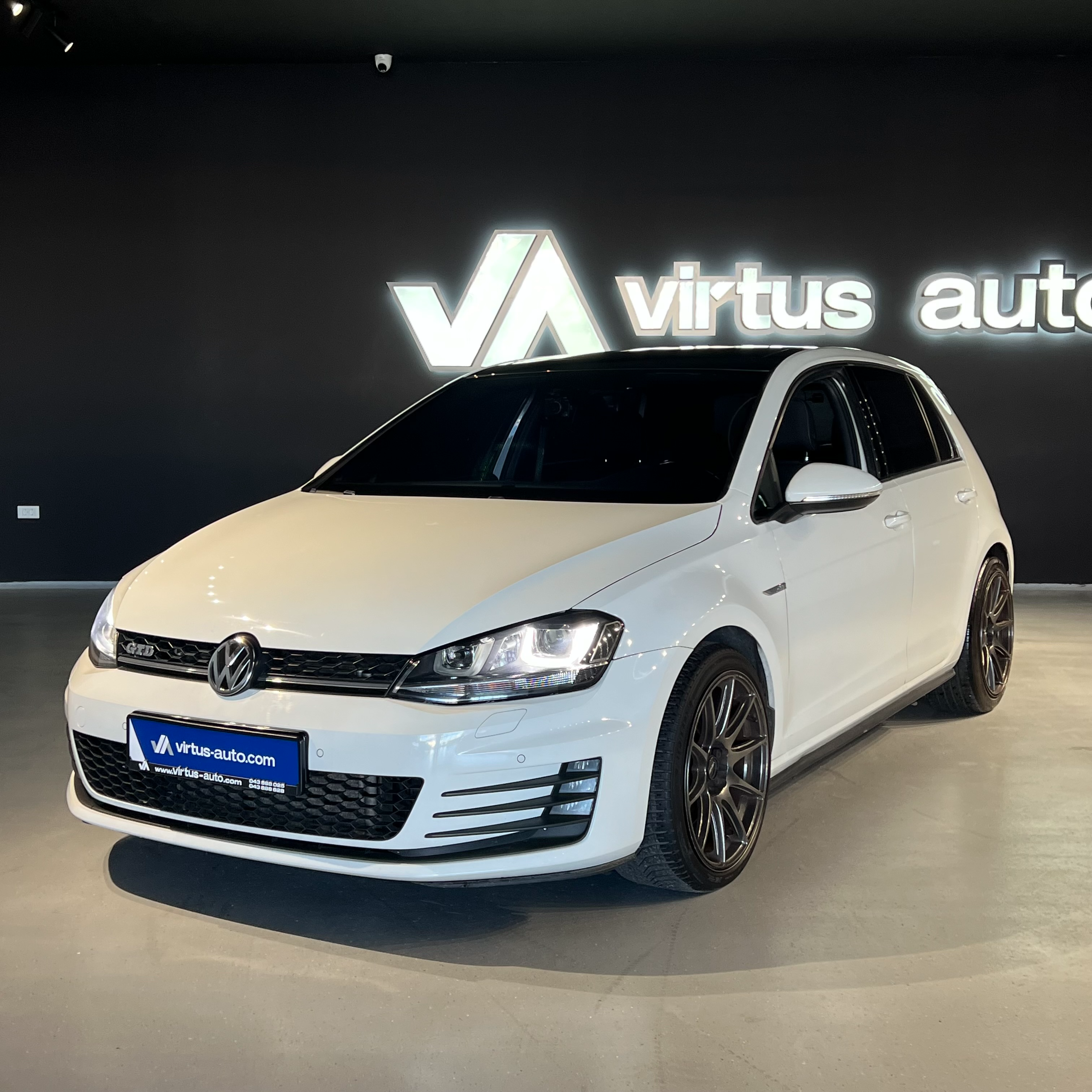 Volkswagen Golf   - 2016