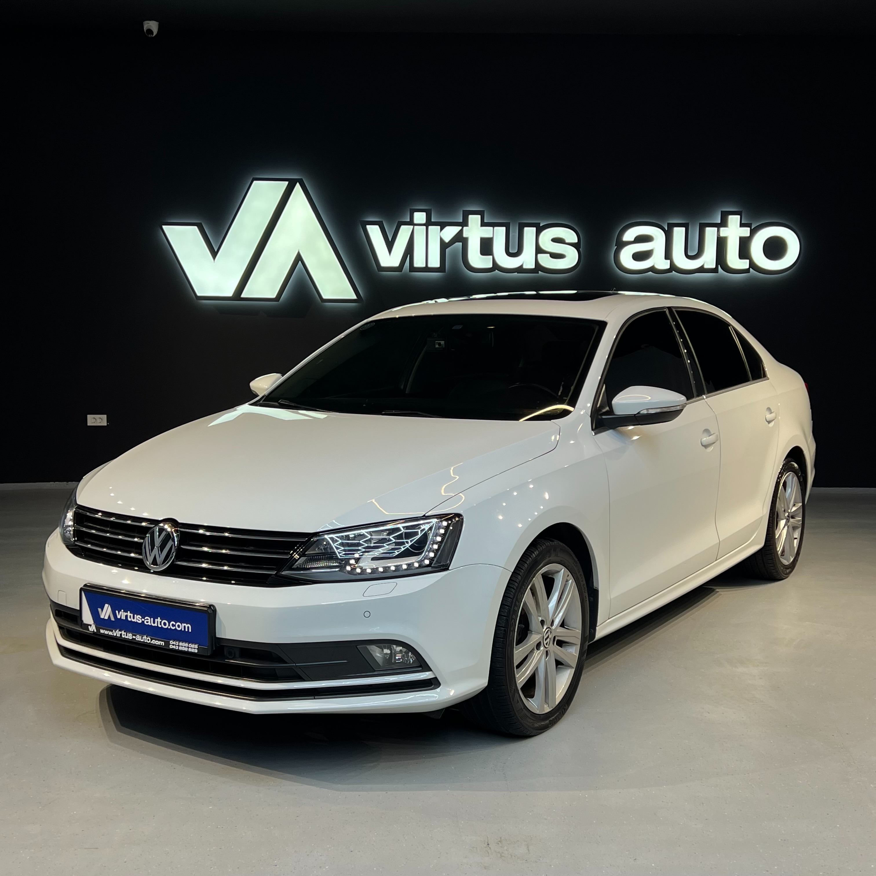 Volkswagen Jetta   - 2015
