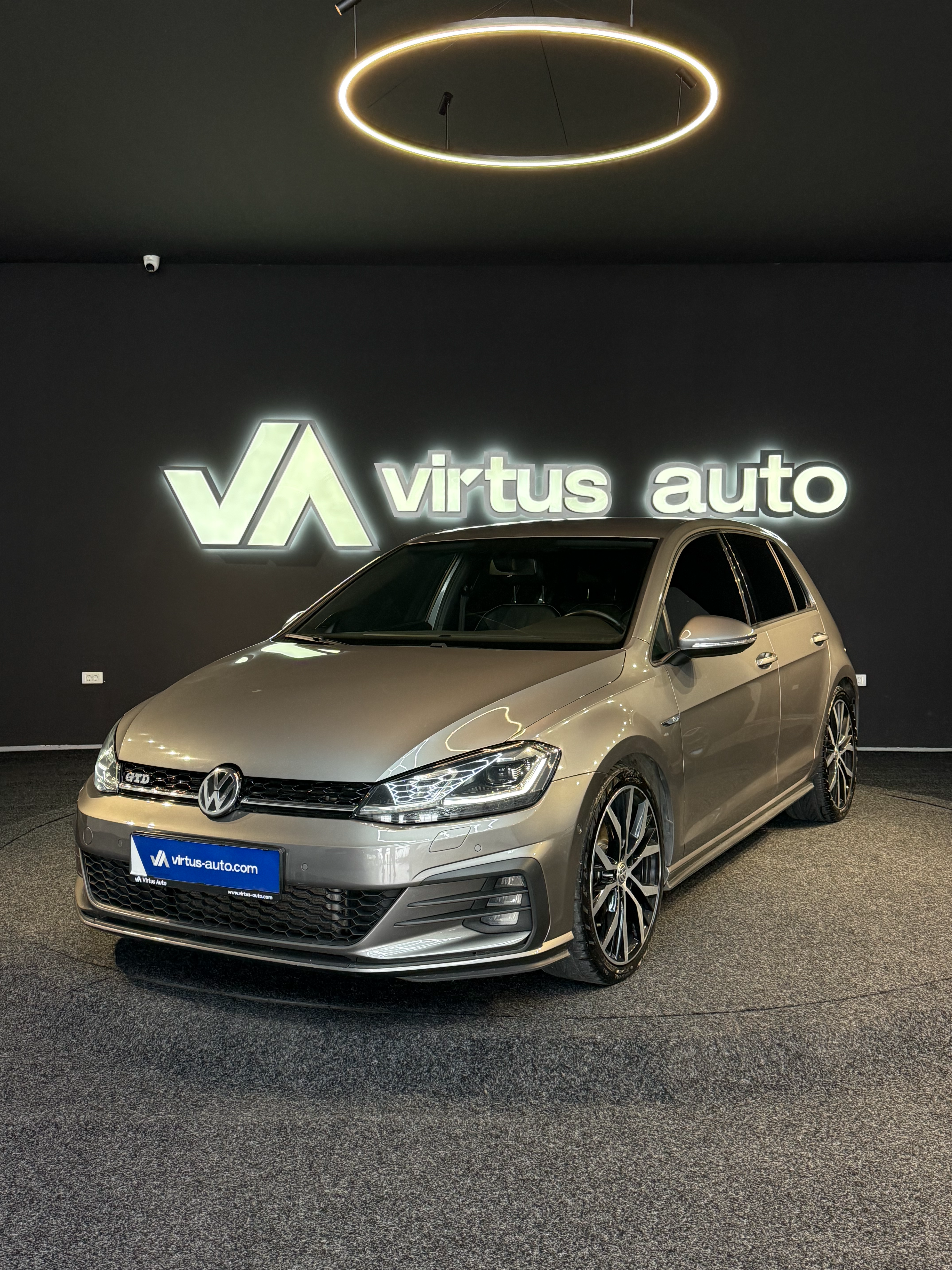 Volkswagen Golf   - 2017