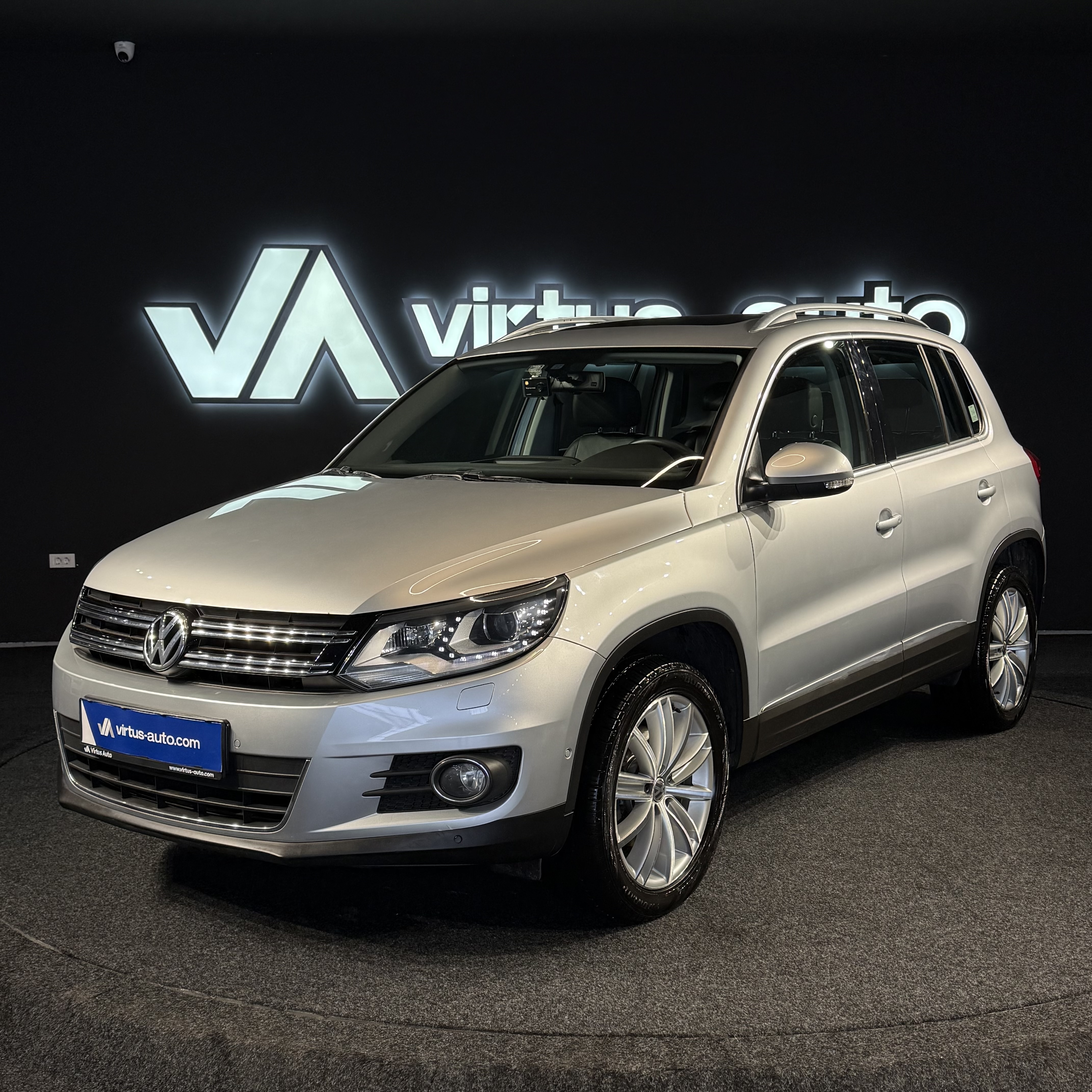 Volkswagen Tiguan   - 2016