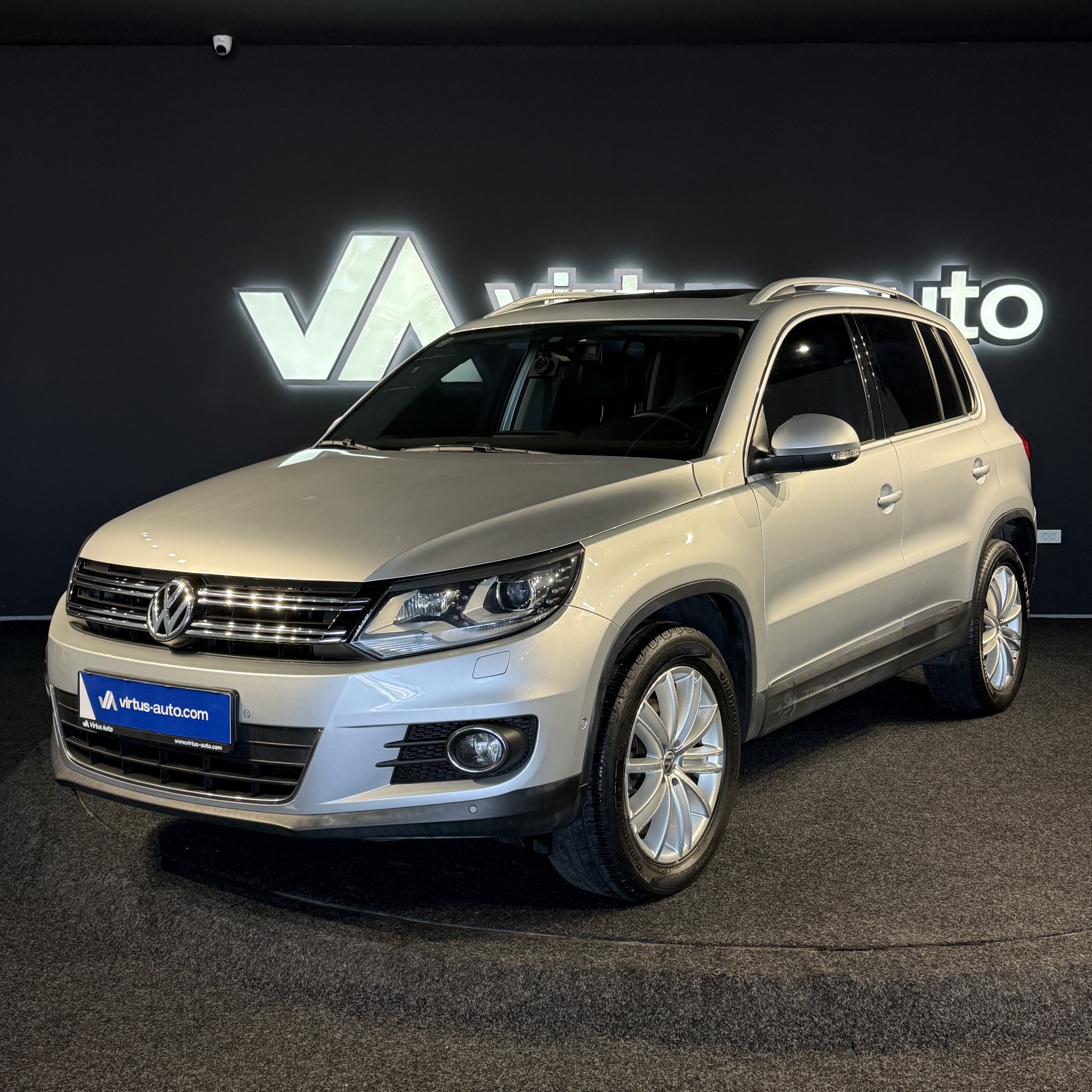 Volkswagen Tiguan   - 2016
