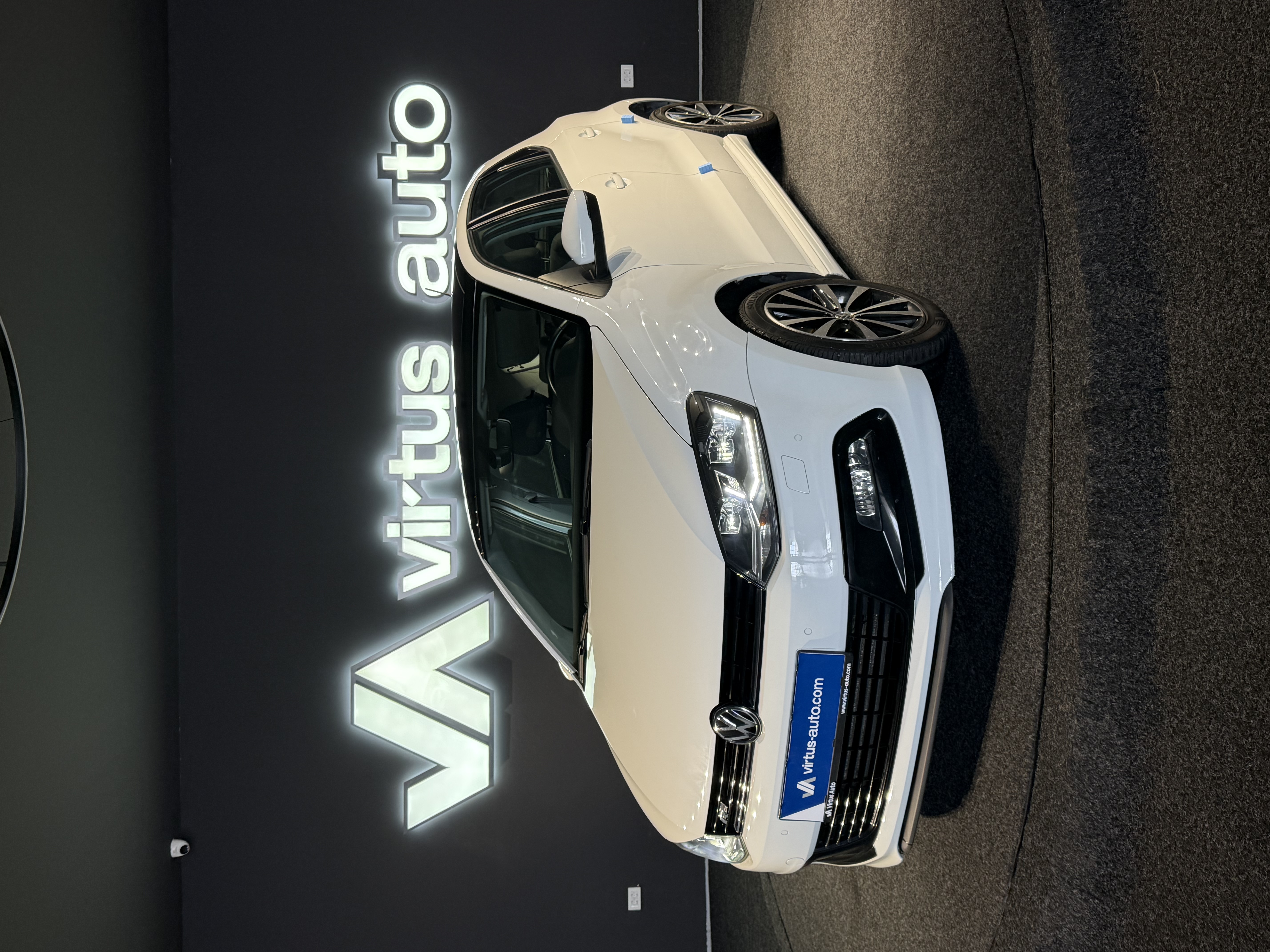 Volkswagen Polo   - 2016