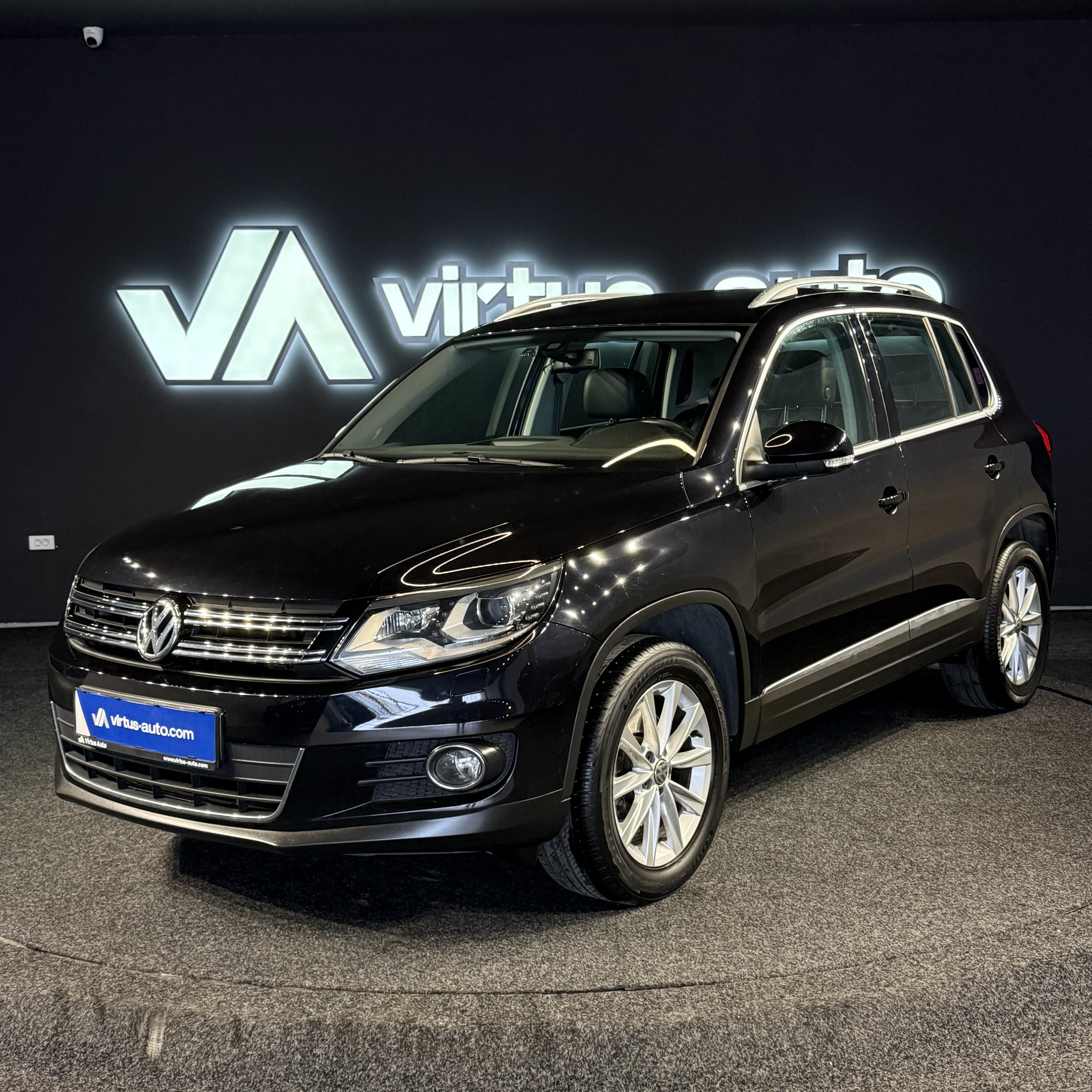 Volkswagen Tiguan   - 2016