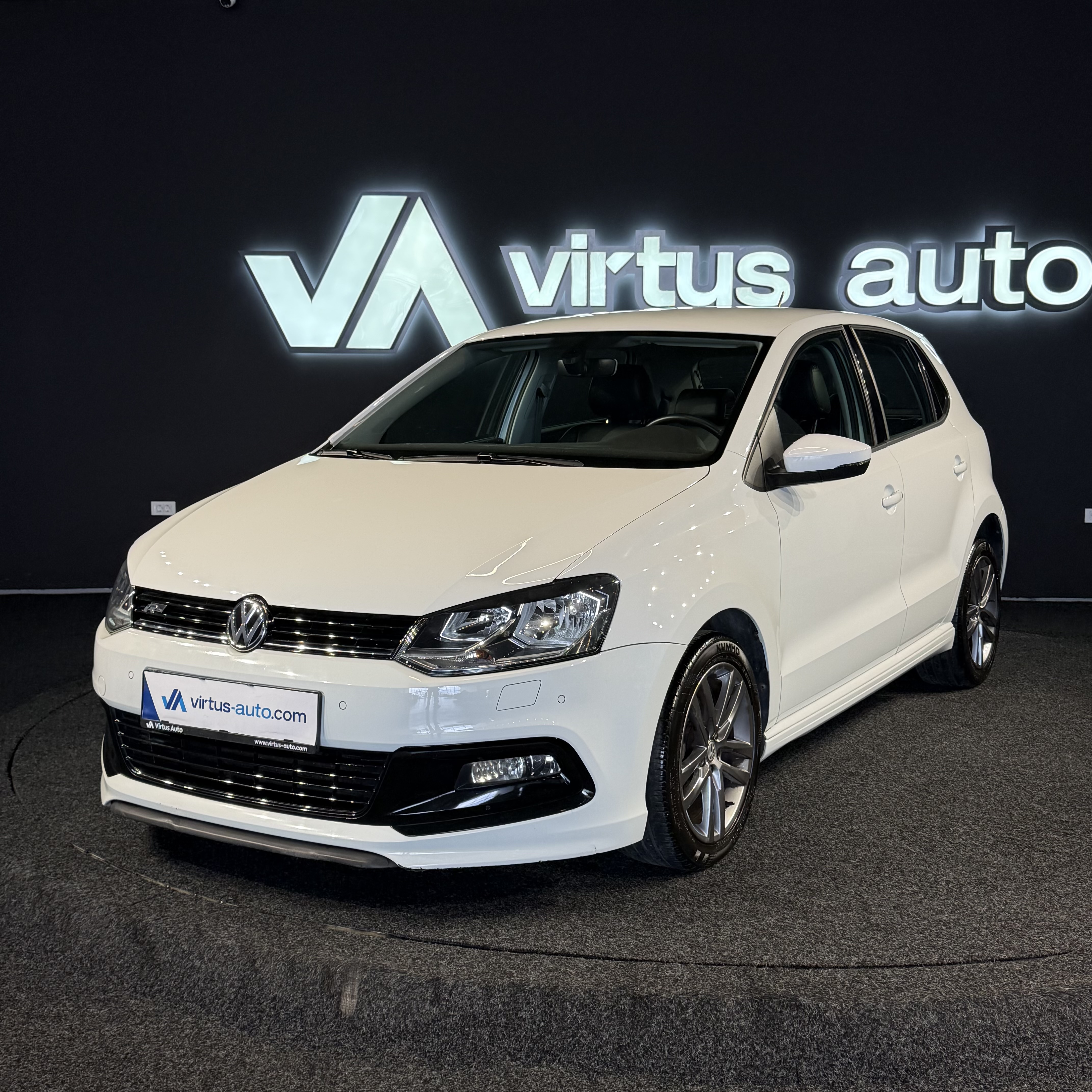 Volkswagen Polo   - 2016