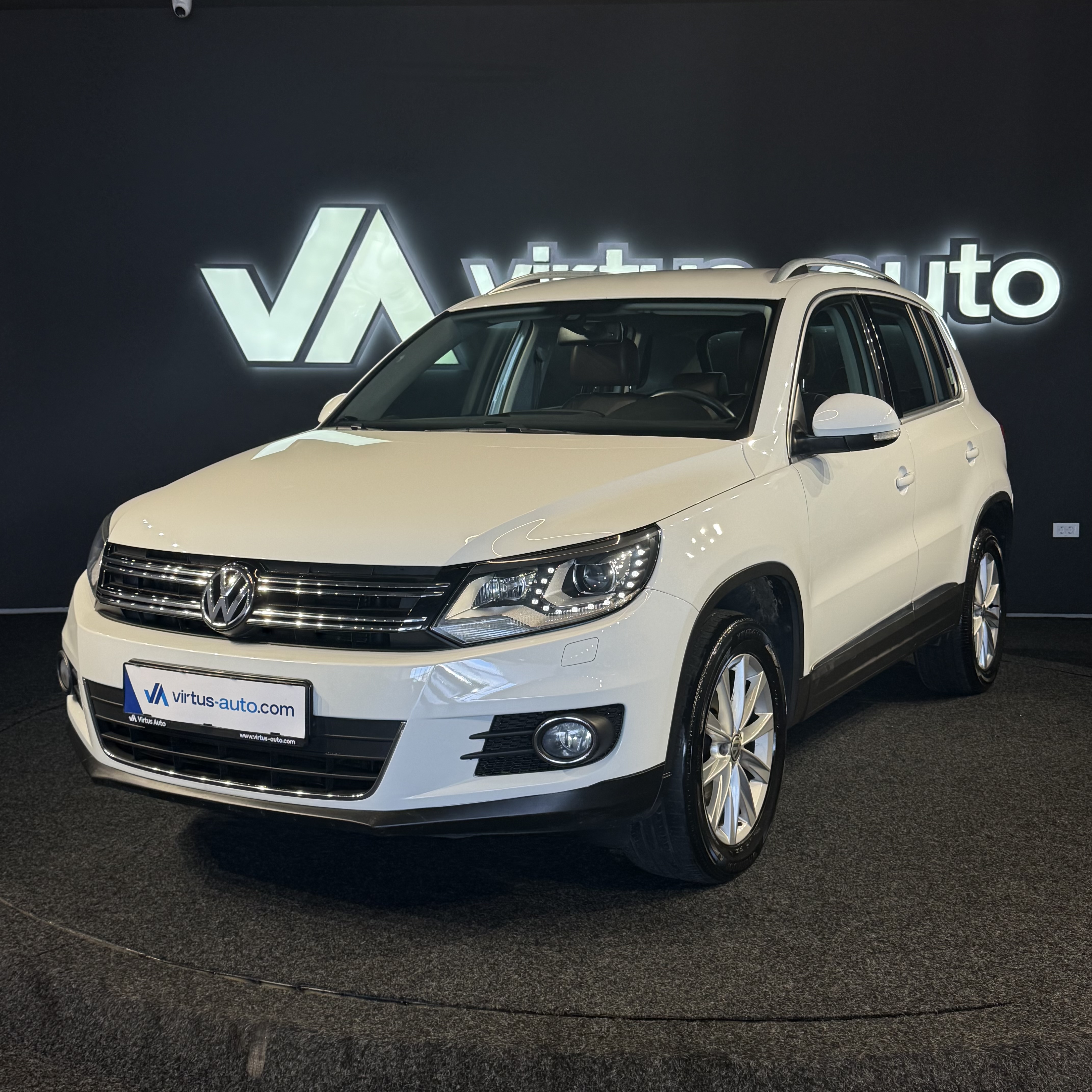 Volkswagen Tiguan   - 2016