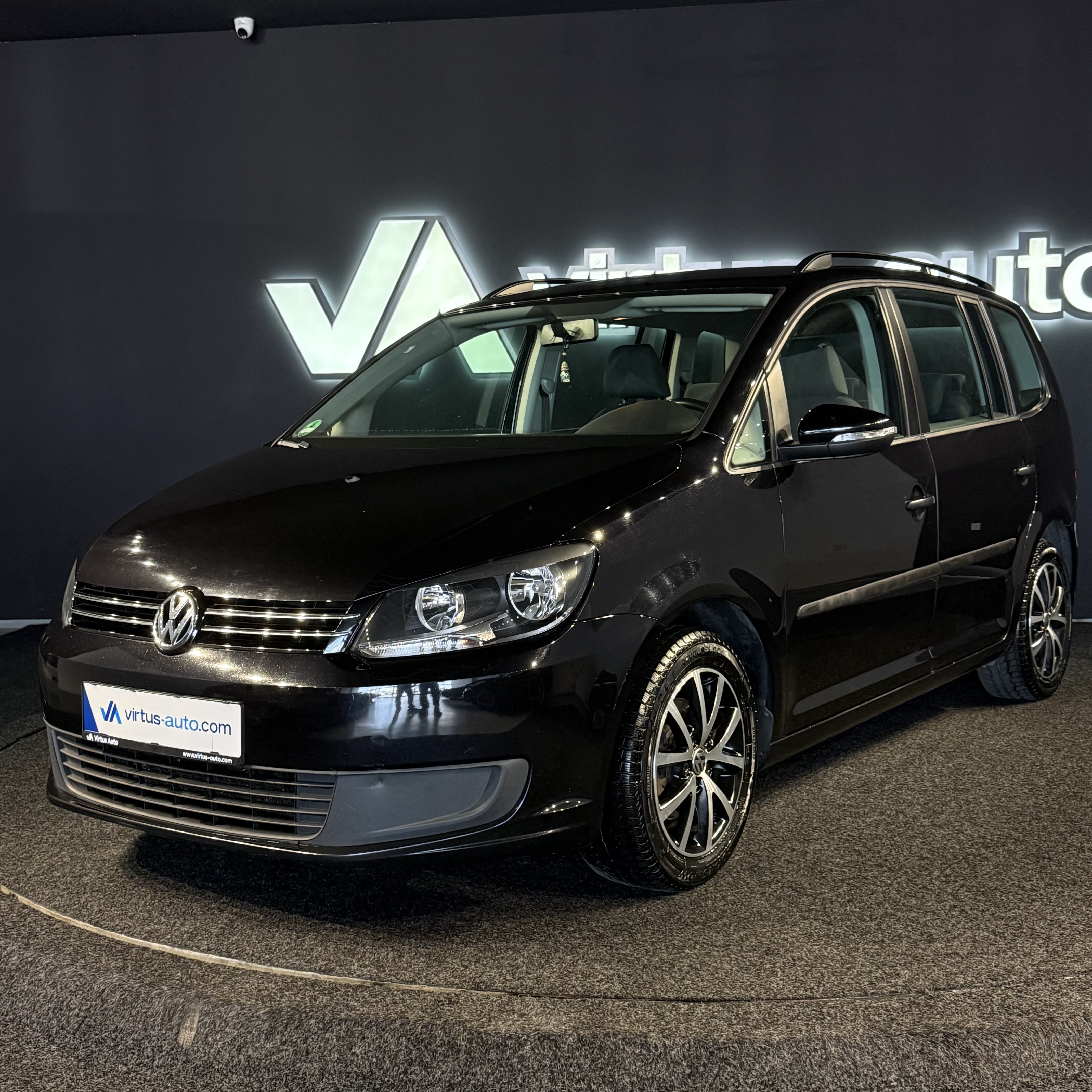 Volkswagen Touran   - 2015