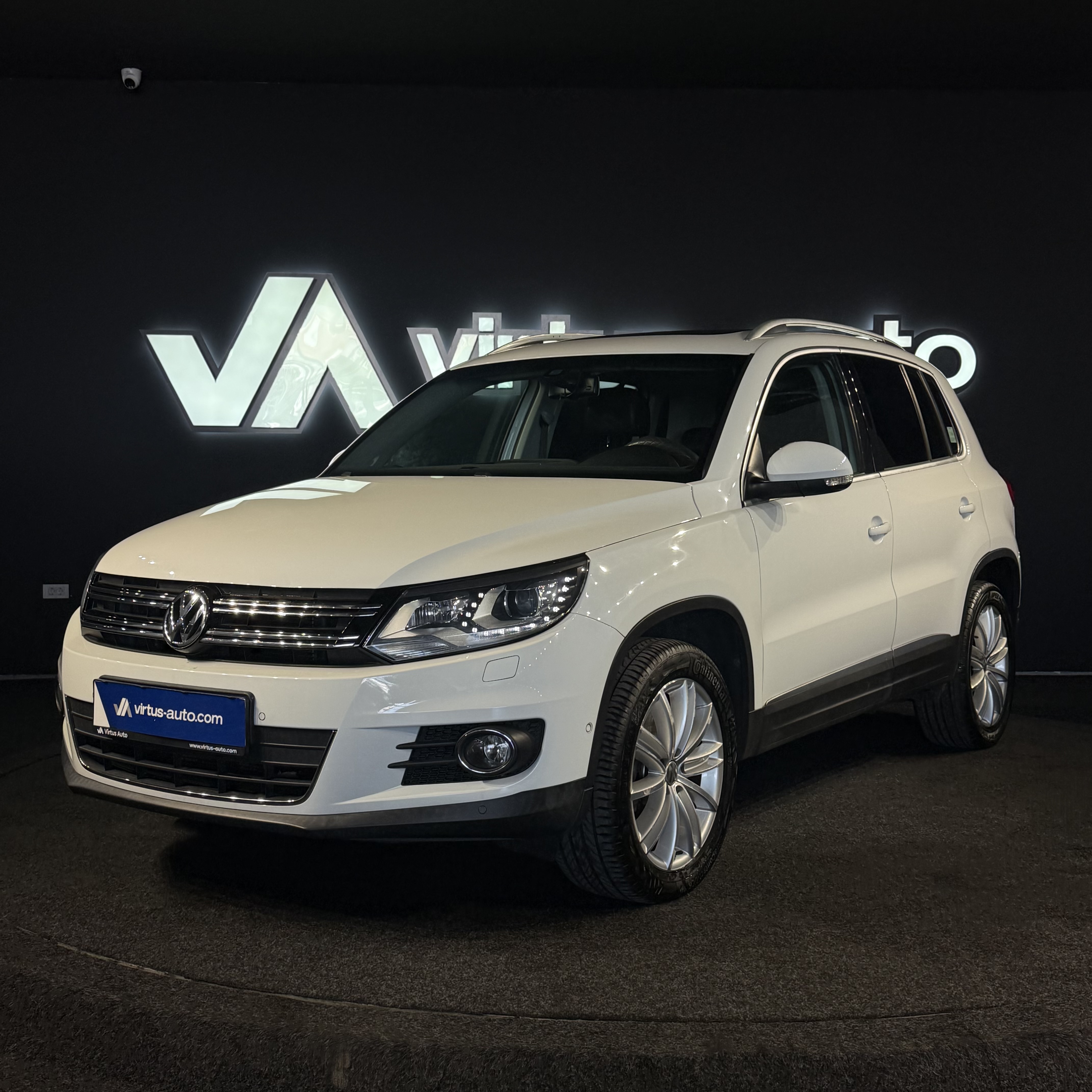 Volkswagen Tiguan   - 2016