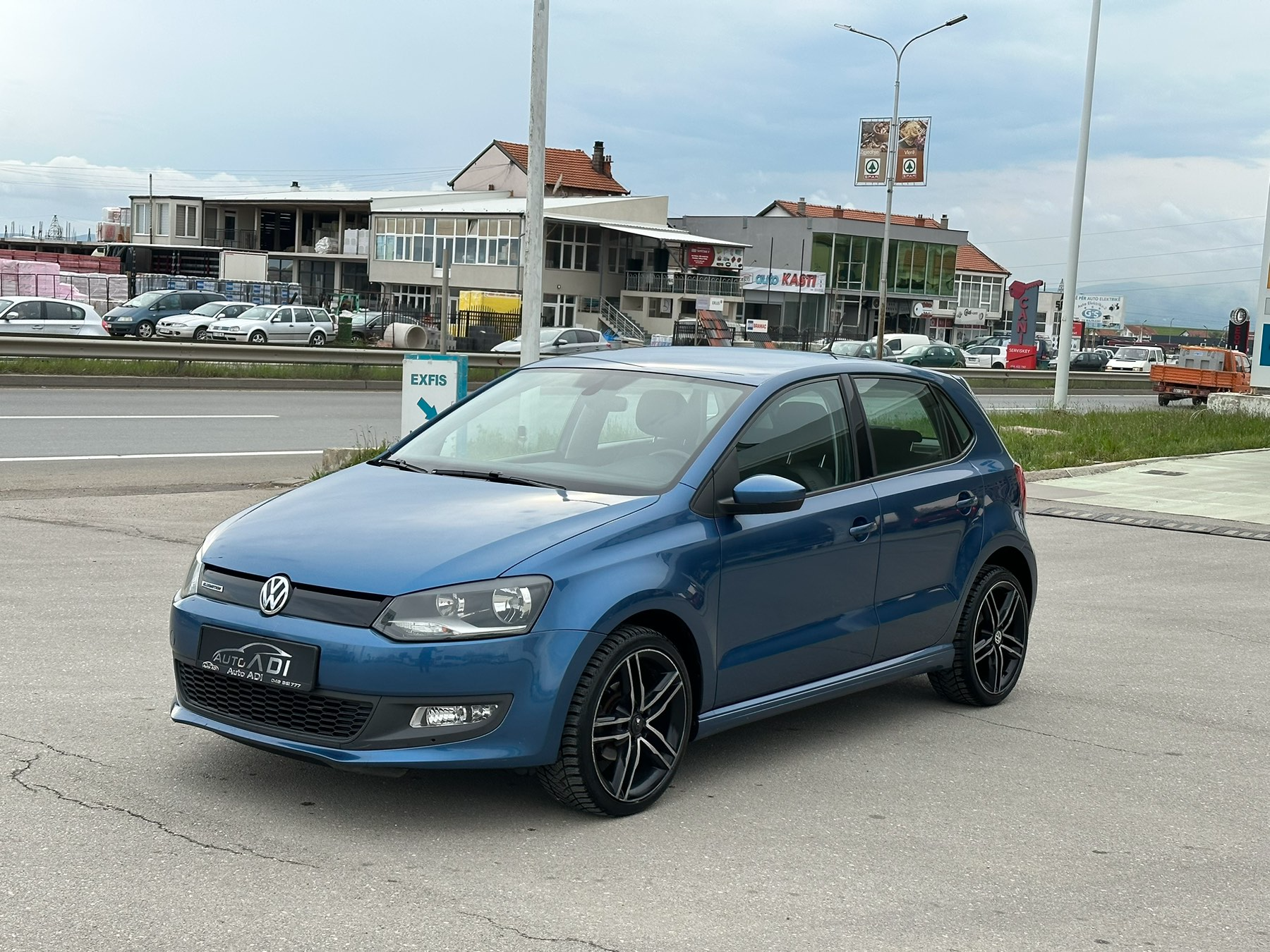 Volkswagen Polo   - 2015