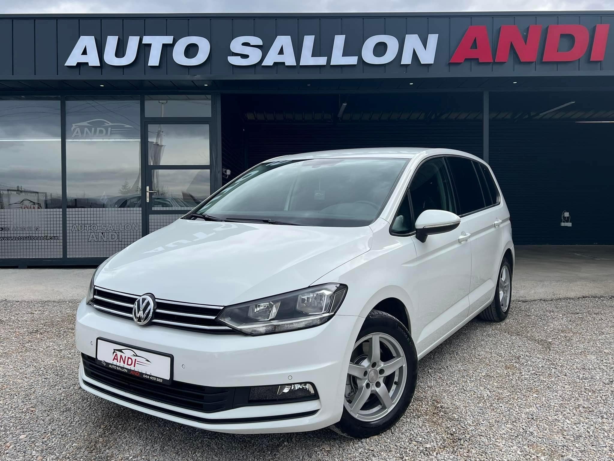 Volkswagen Touran   - 2017