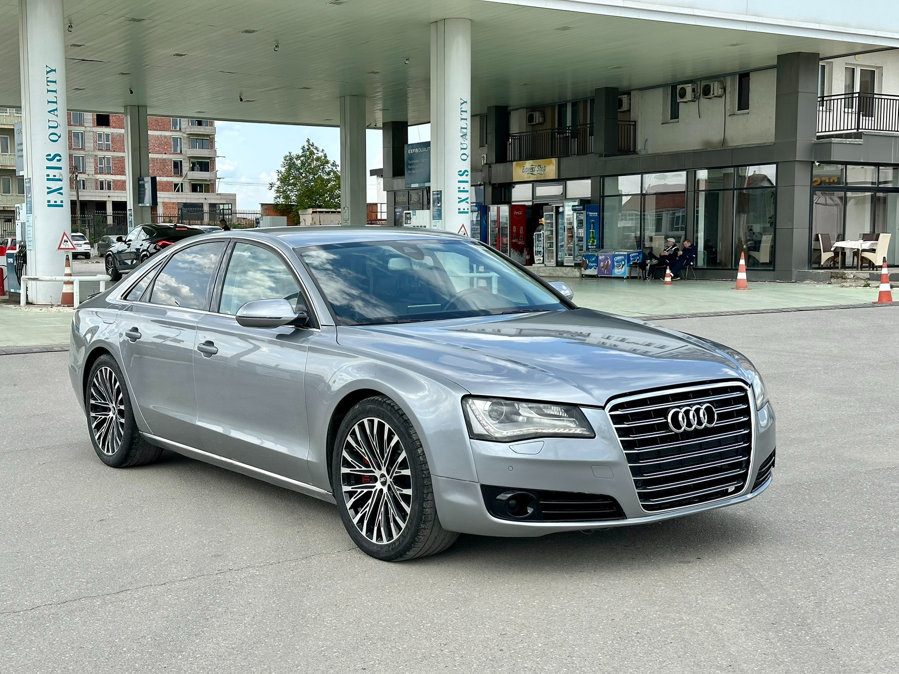 Audi A8   - 2010