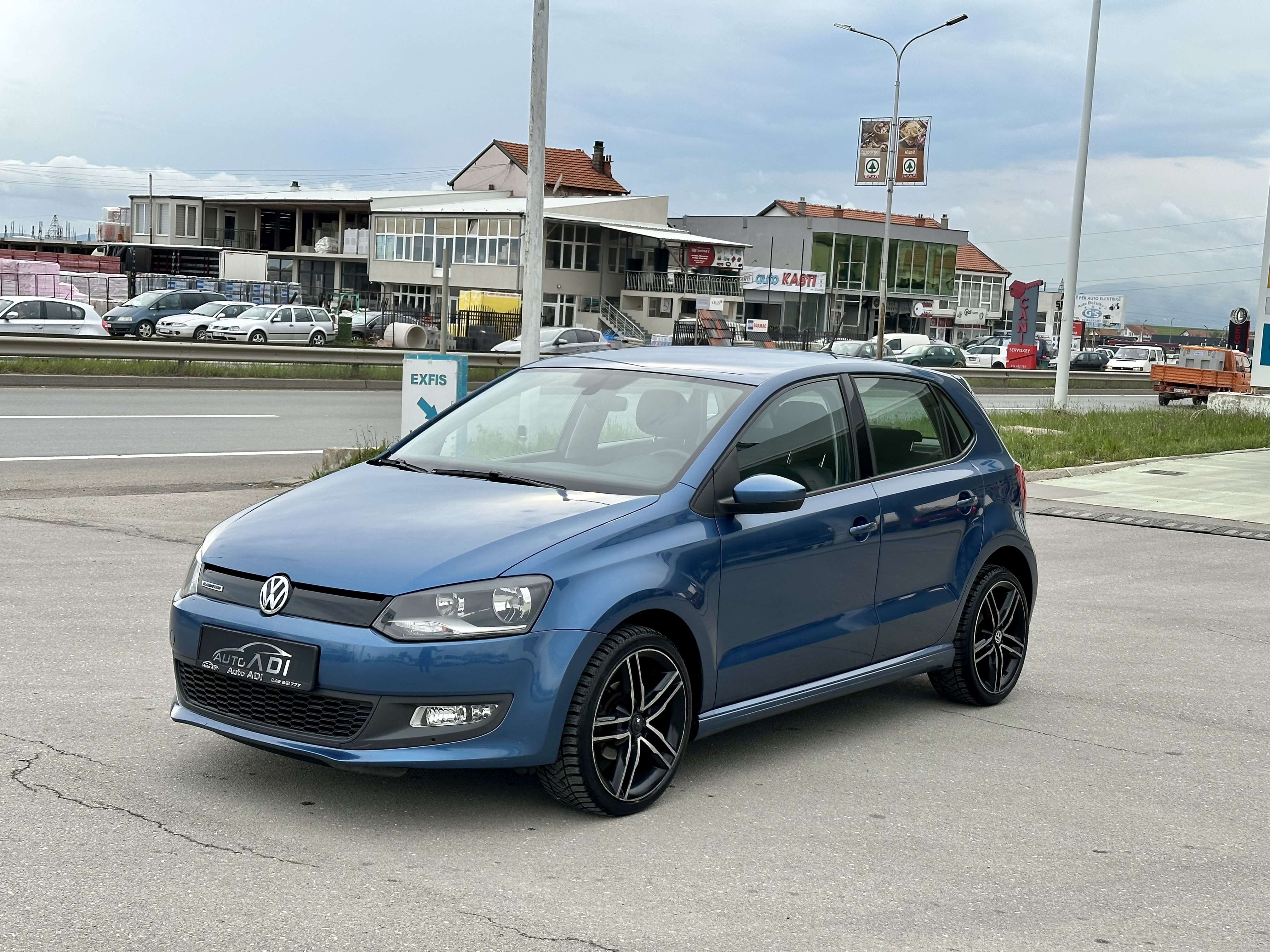Volkswagen Polo   - 2015