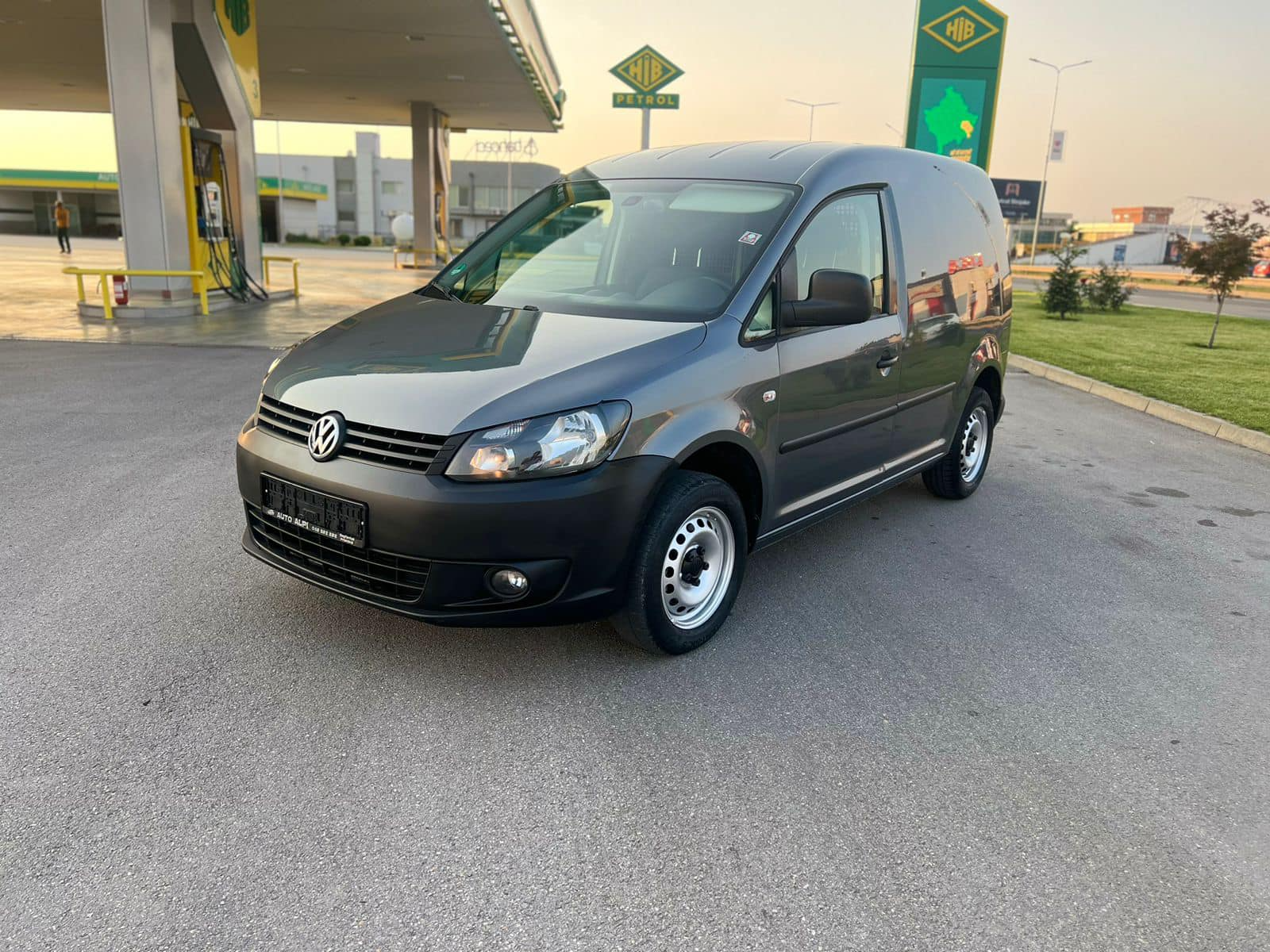 Volkswagen Caddy   - 2014