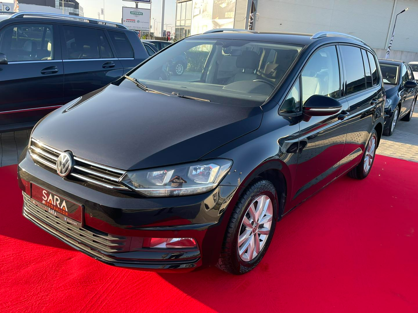 Volkswagen Touran   - 2015