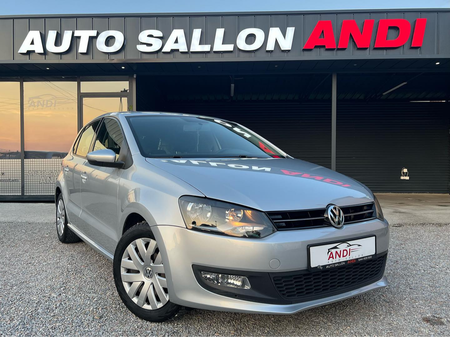 Volkswagen Polo   - 2013