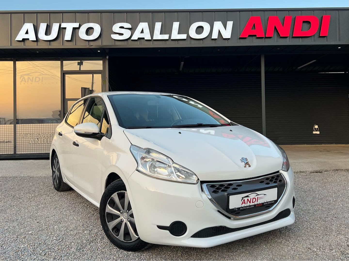 Peugeot 208   - 2013
