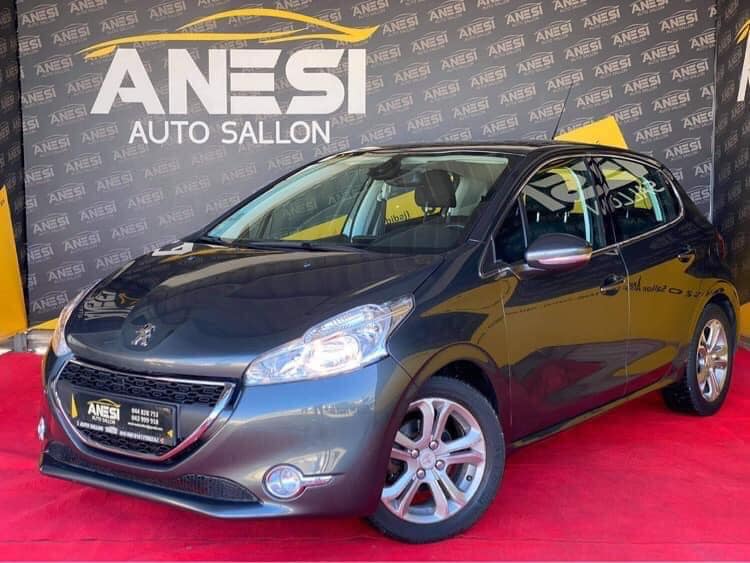 Peugeot 208   - 2012