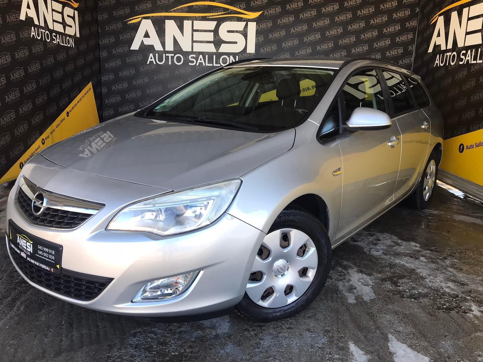 Opel Astra   - 2012