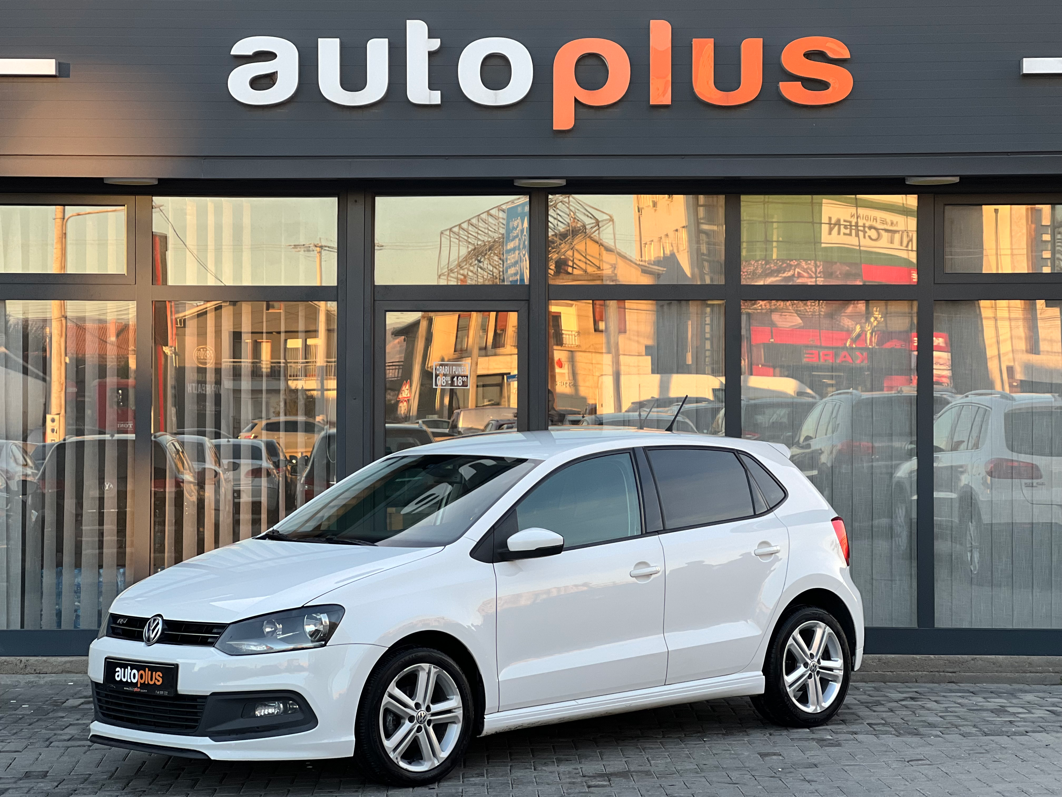 Volkswagen Polo   - 2014