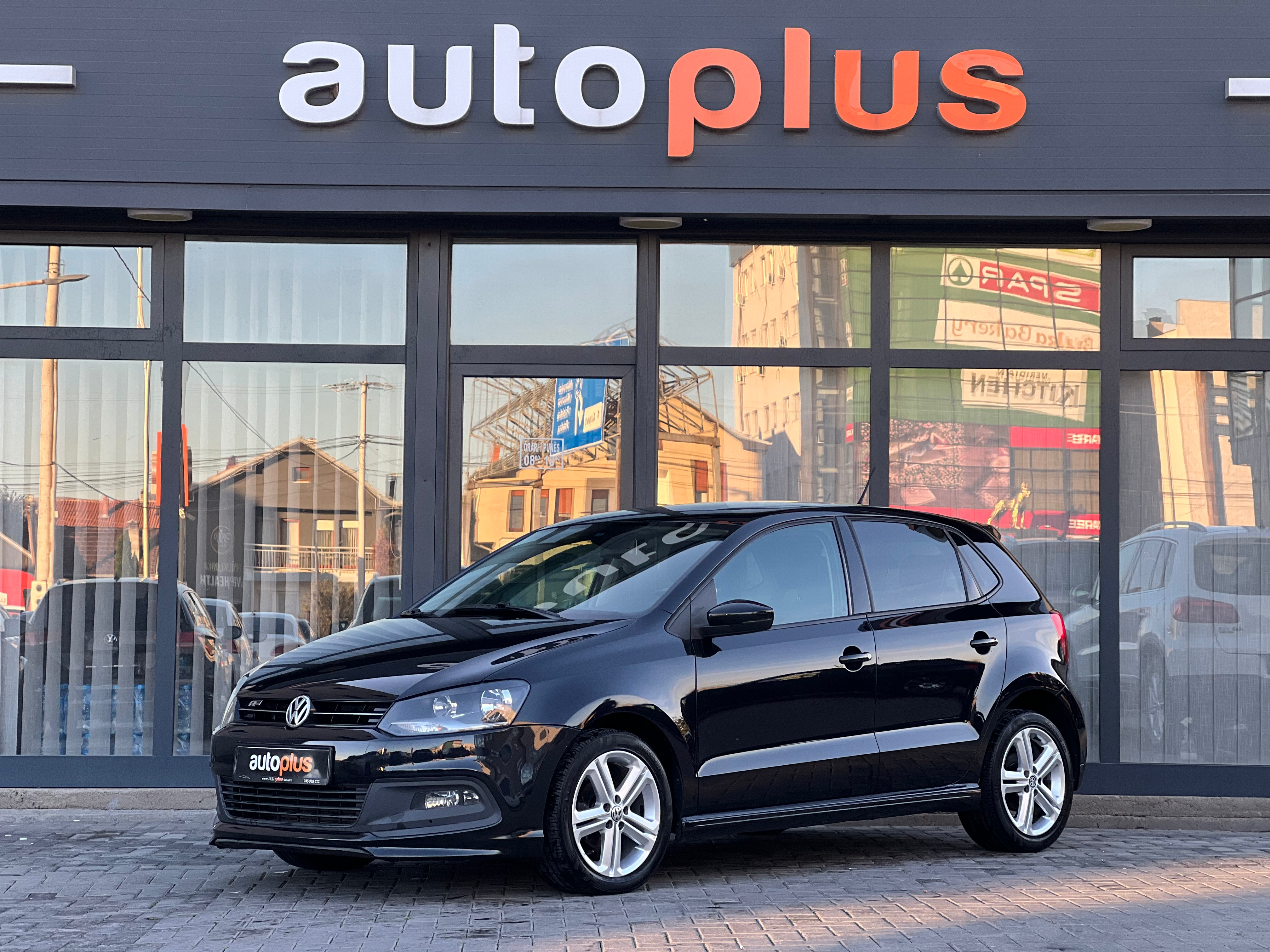 Volkswagen Polo   - 2014