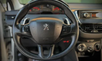 Peugeot 208  - 2013