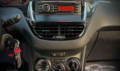 Peugeot 208  - 2013
