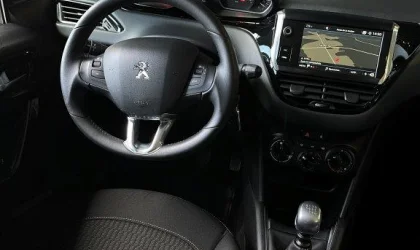 Peugeot 208  - 2018