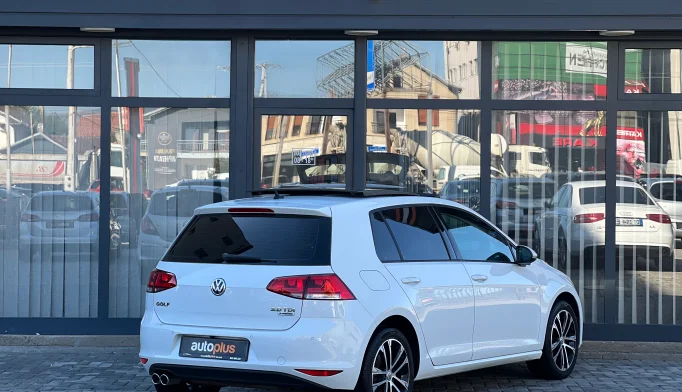 Volkswagen Golf  - 2015