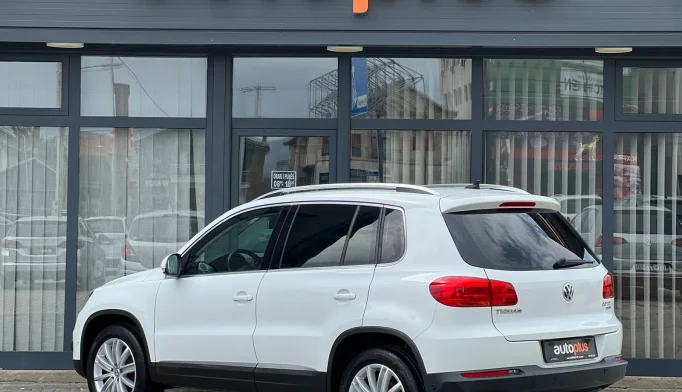Volkswagen Tiguan  - 2015
