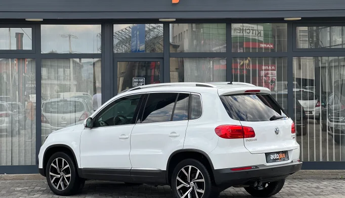 Volkswagen Tiguan  - 2015