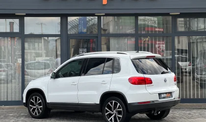 Volkswagen Tiguan  - 2015