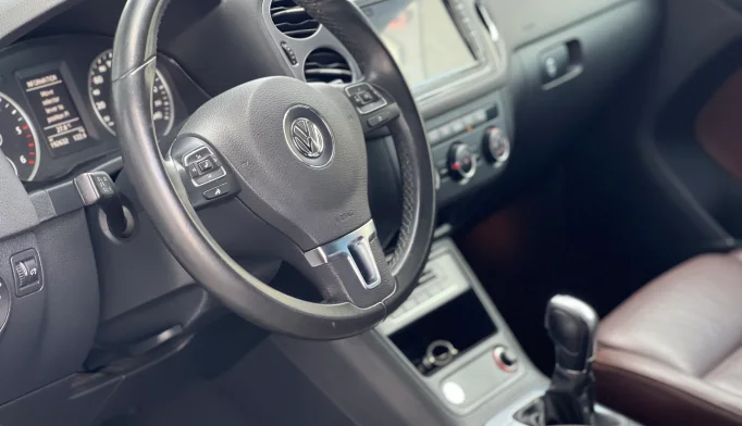 Volkswagen Tiguan  - 2015