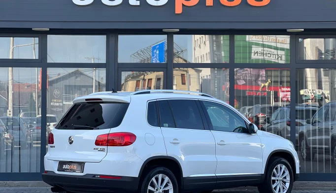 Volkswagen Tiguan  - 2015