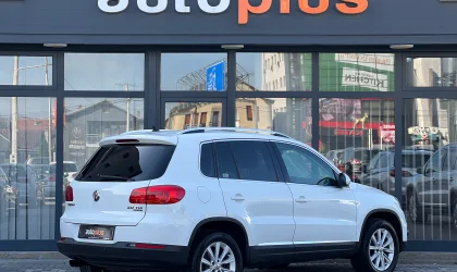 Volkswagen Tiguan  - 2015