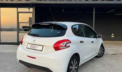 Peugeot 208  - 2013