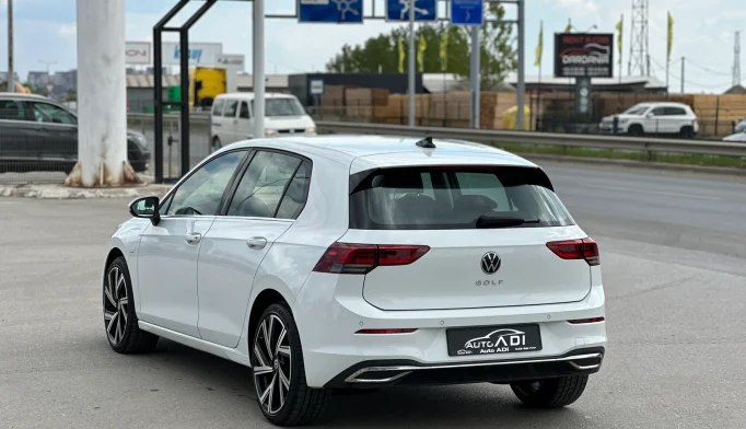 Volkswagen Golf  - 2021