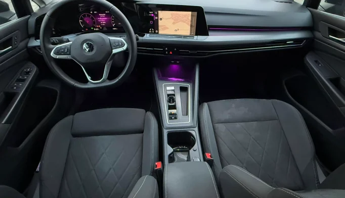 Volkswagen Golf  - 2020