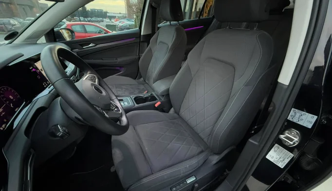 Volkswagen Golf  - 2020