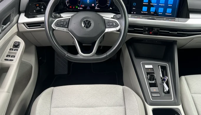 Volkswagen Golf 8  - 2021