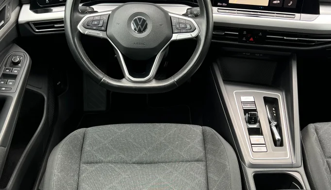 Volkswagen Golf 8  - 2021