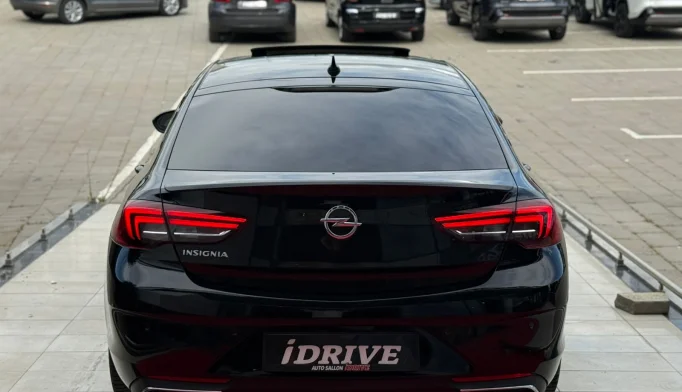 Opel Insignia  - 2021