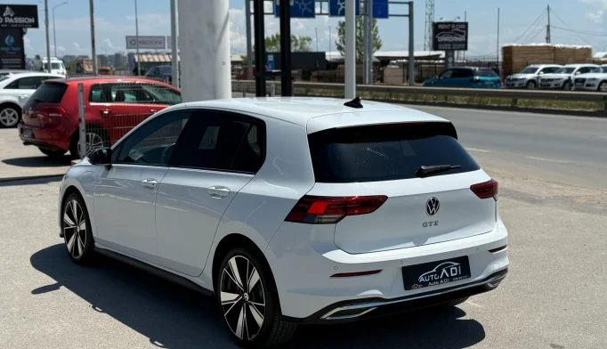 Volkswagen Golf 8  - 2020
