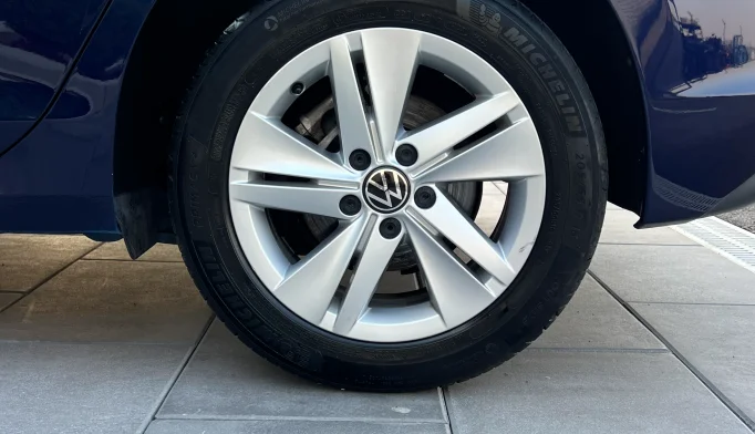 Volkswagen Golf 8  - 2021