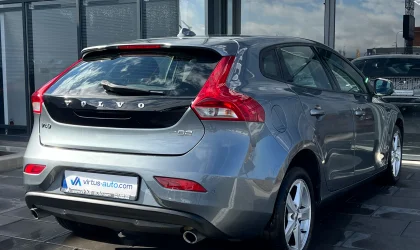 Volvo V40  - 2018