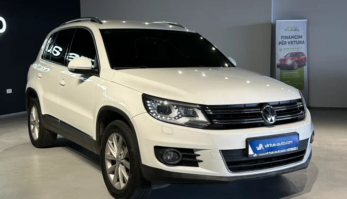 Volkswagen Tiguan  - 2015